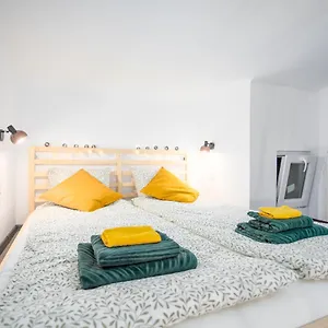 Goblin With Free Private Parking Apartament